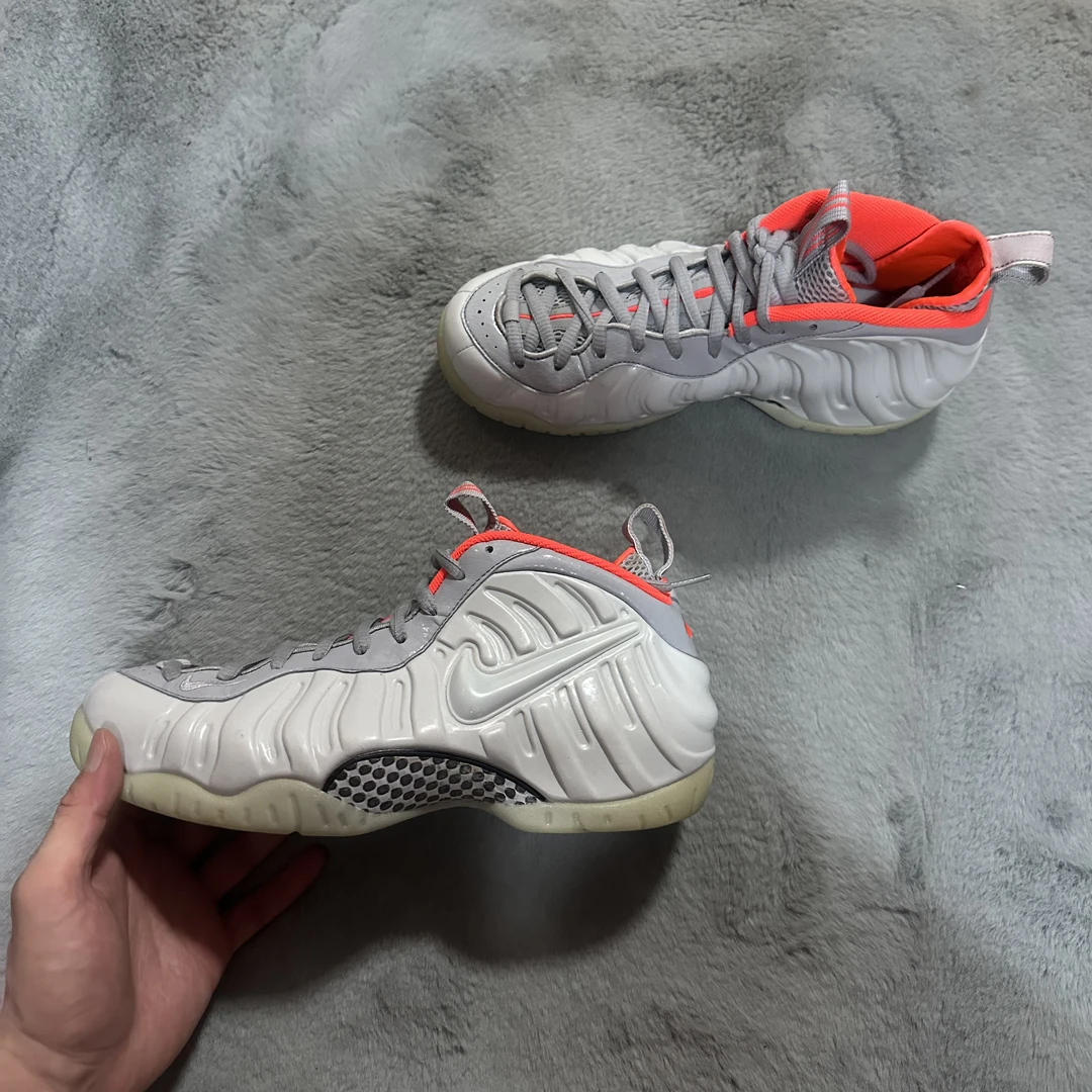 42.5码 Nike 夜光椰子泡 95新 鞋底磨损小 鞋面新 气垫中古篮球鞋