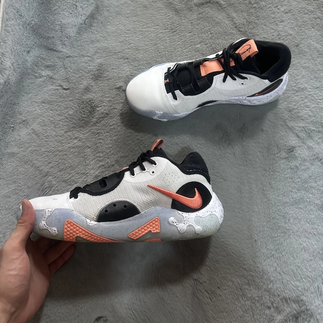 44码 Nike pg6黑白 95新 鞋底磨损小 鞋面新 react中古篮球鞋