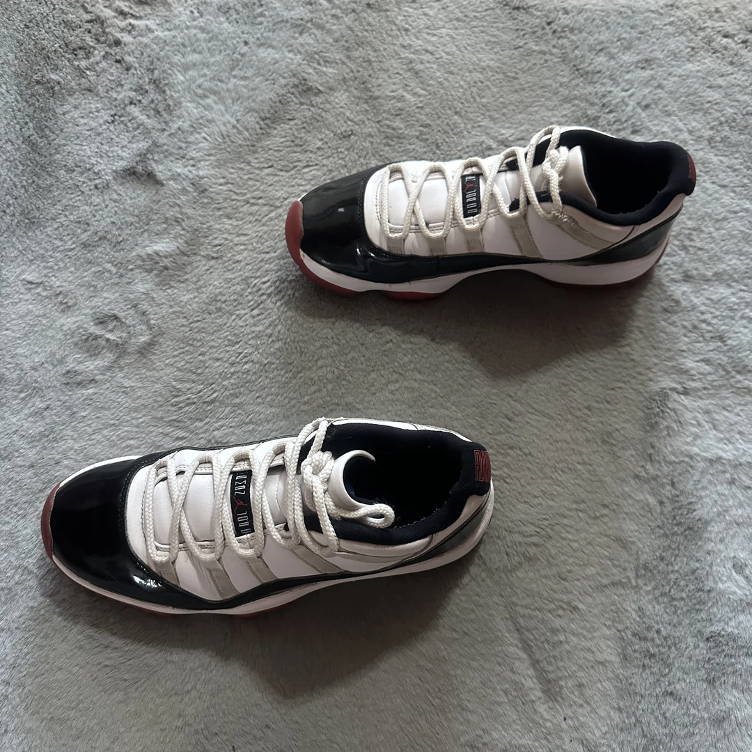44码 aj11low黑红康扣 90新 鞋底磨损小 鞋面新 气垫 中古篮球鞋