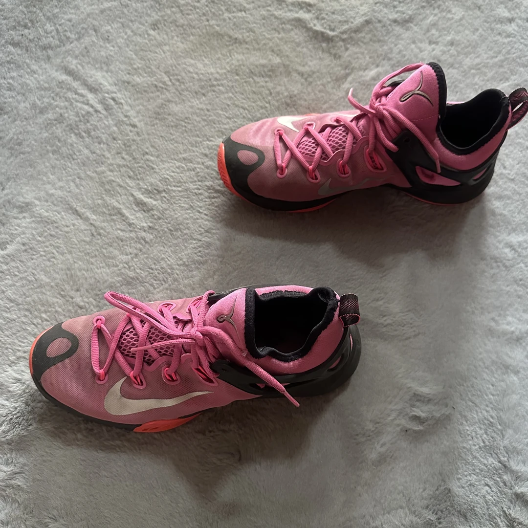 44码 Nike hyperrev2015乳腺癌 90新 鞋底磨损小 气垫 中古篮球鞋
