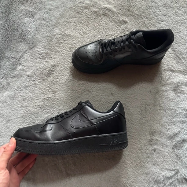 43码 Nike af1黑武士 95新 鞋底磨损小 鞋面新 气垫好 中古篮球鞋
