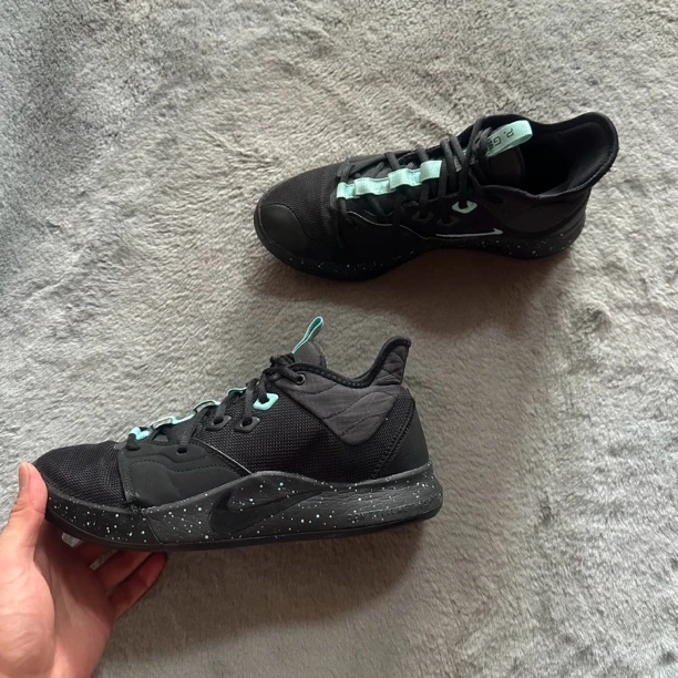 42.5码 Nike pg3黑武士 95新 鞋底磨损小 鞋面新 气垫 中古