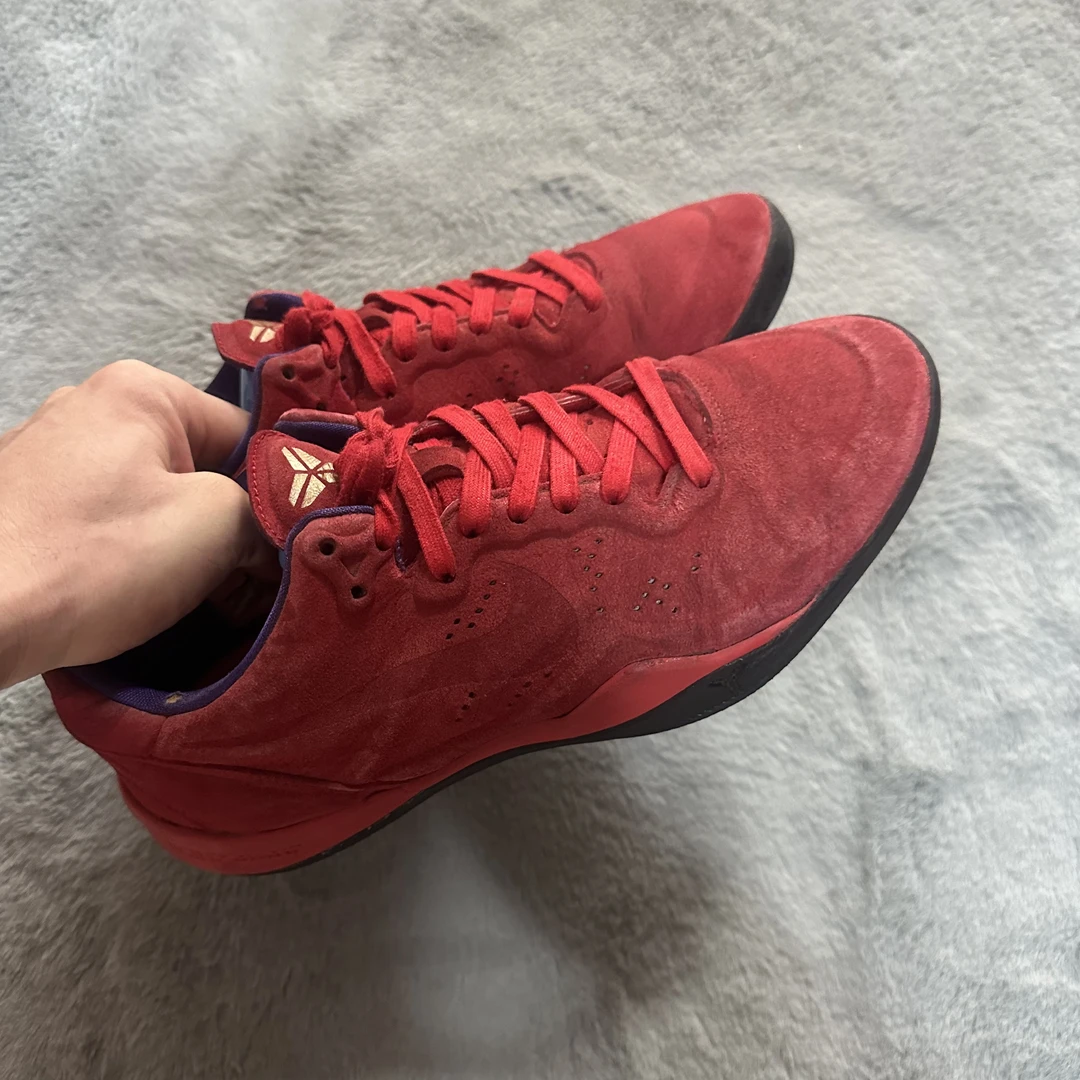 43码 Nike zk8红麂皮 90新 鞋底磨损小 鞋面新 露娜 中古篮球鞋