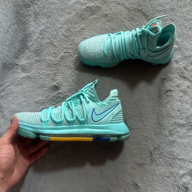 42码 Nike kd10蒂芙尼 95新 鞋底磨损小 鞋面新 气垫 中古篮球鞋