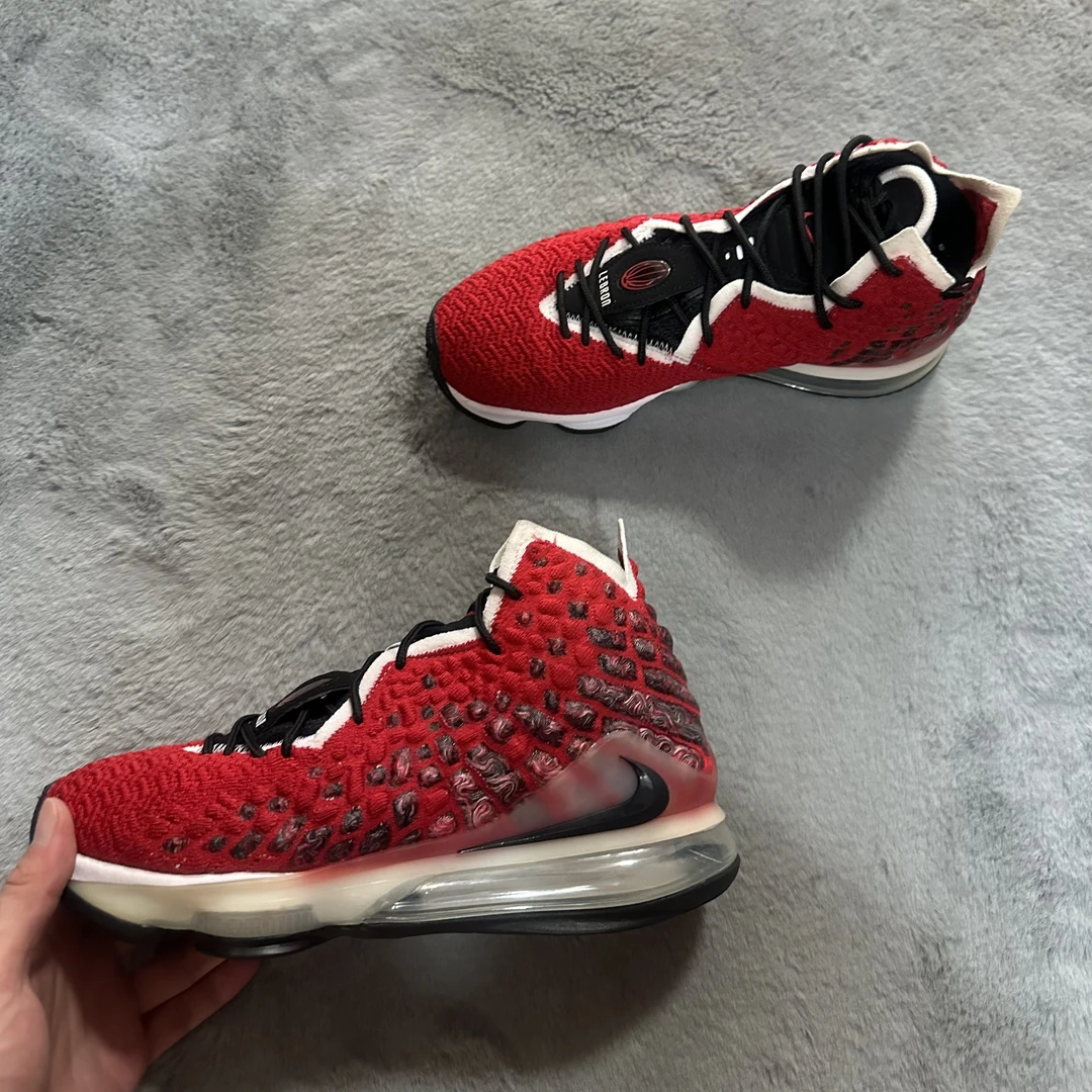 42.5码 Nike lbj17黑红 95新带原盒 鞋底磨损小 鞋面新中古篮球鞋