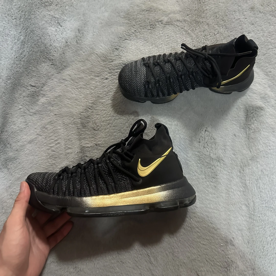 42码 Nike kd9黑金精英 90新 鞋底磨损小 鞋面新 气垫中古篮球鞋