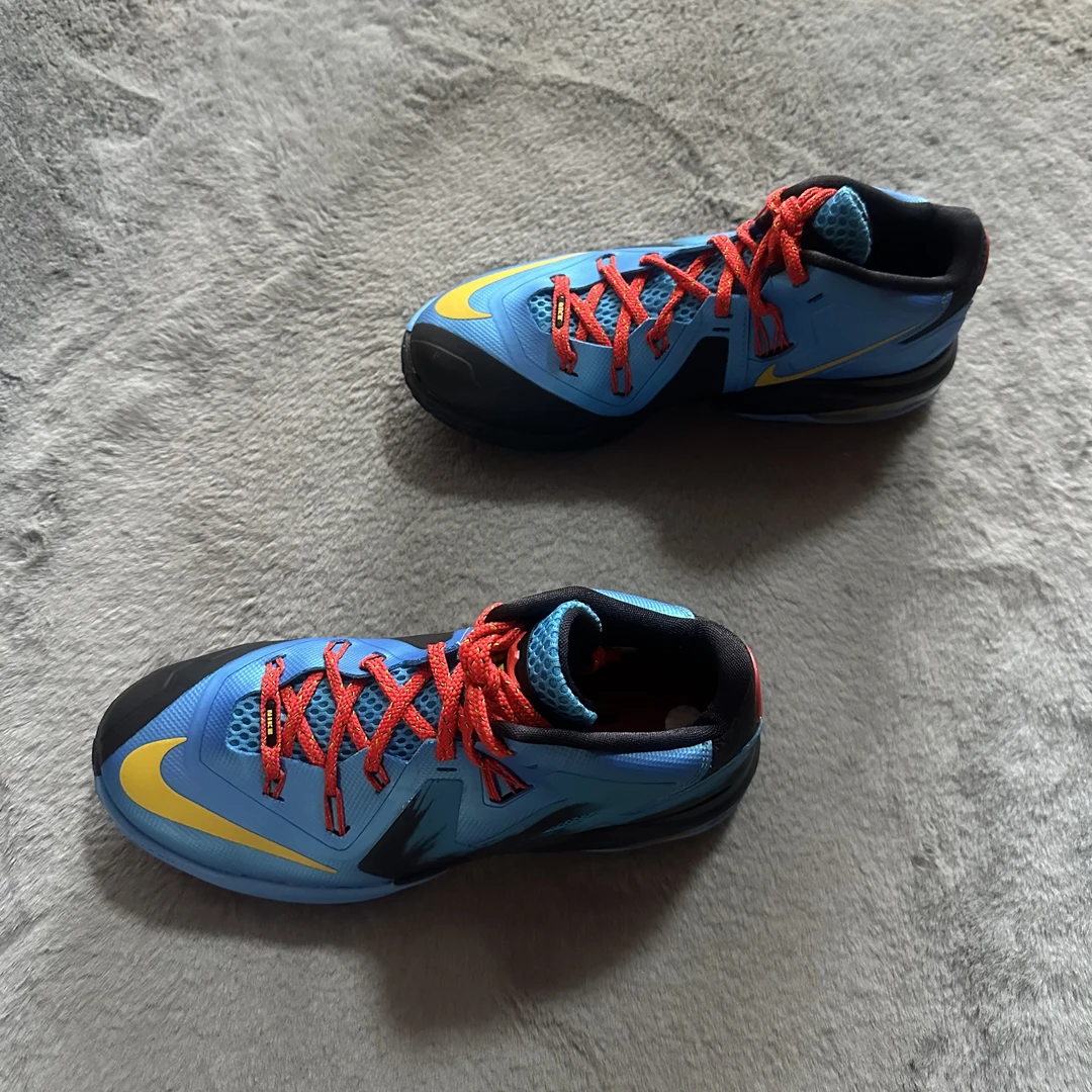 42码 Nike 使节7马年 90新 鞋底磨损小 鞋面新 气垫好 中古篮球鞋