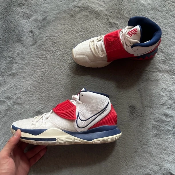 42码 Nike 欧文6美国队 90新 鞋底磨损小 鞋面新 气垫 中古篮球鞋