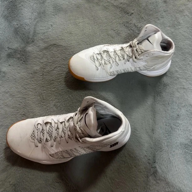 44码 Nike hyperdunk2012白生胶 95新 鞋底磨损小 露娜中古篮球鞋