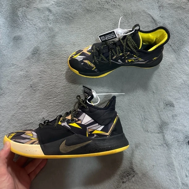 42.5码 Nike pg3曼巴精神 90新 鞋底磨损小 鞋面新 中古篮球鞋