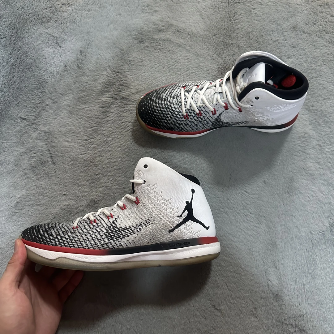 42码 aj31美国队 90新 鞋底磨损小 鞋面新 气垫完好 中古篮球鞋