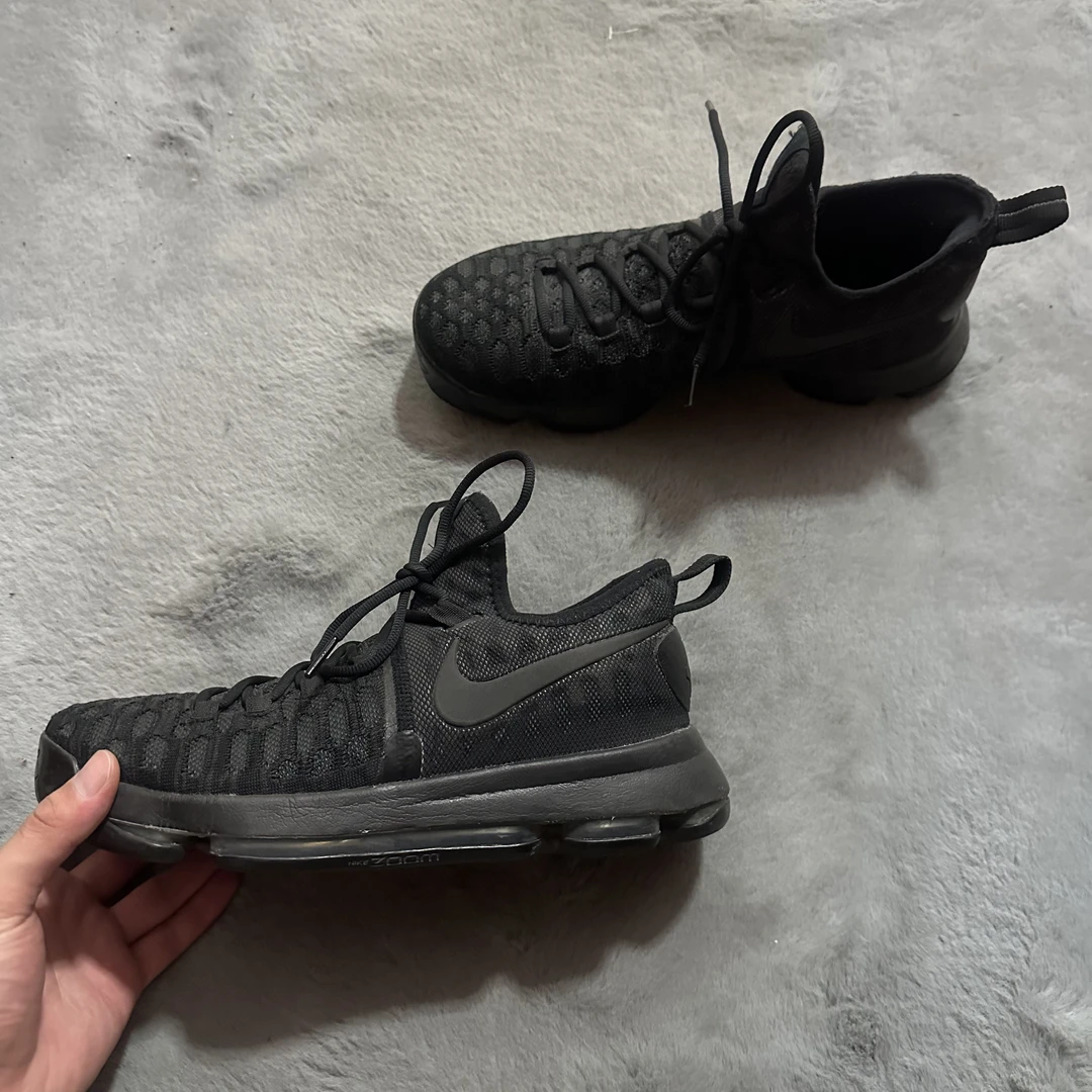42码 Nike kd9黑武士 90新 鞋底磨损小 鞋面新 气垫 中古篮球鞋