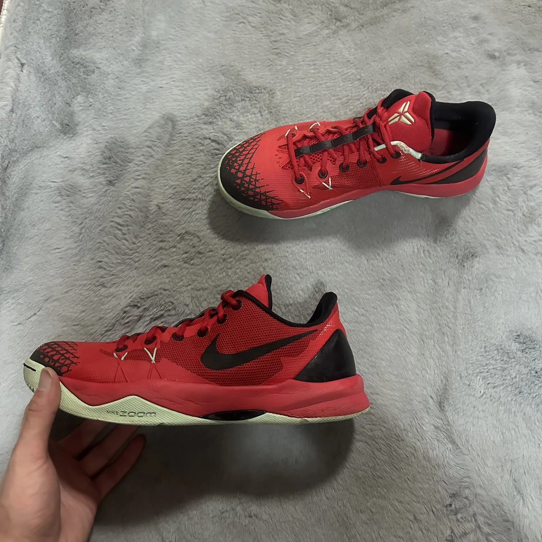 45码 Nike 毒液4西瓜红 95新 鞋底磨损小 鞋面新 气垫 中古篮球鞋