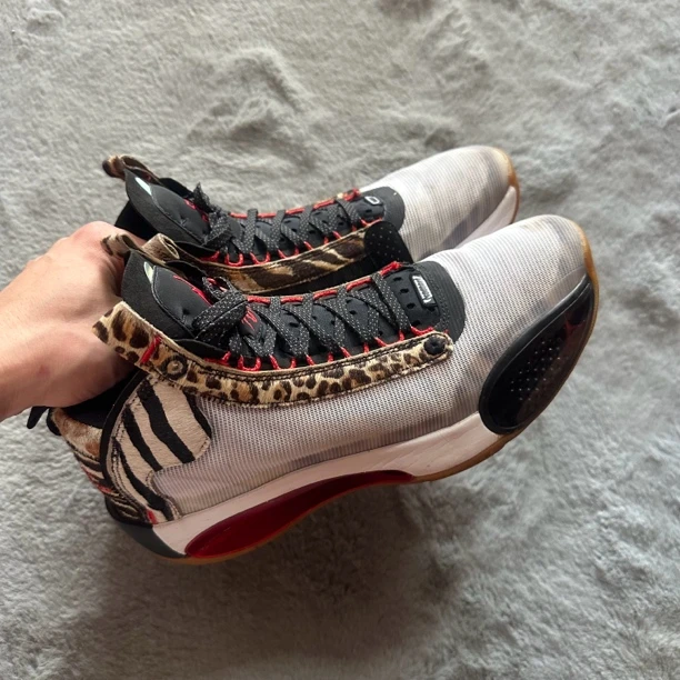 44码 aj34动物园 80新 鞋底磨损小 鞋面新 气垫完好 中古篮球鞋