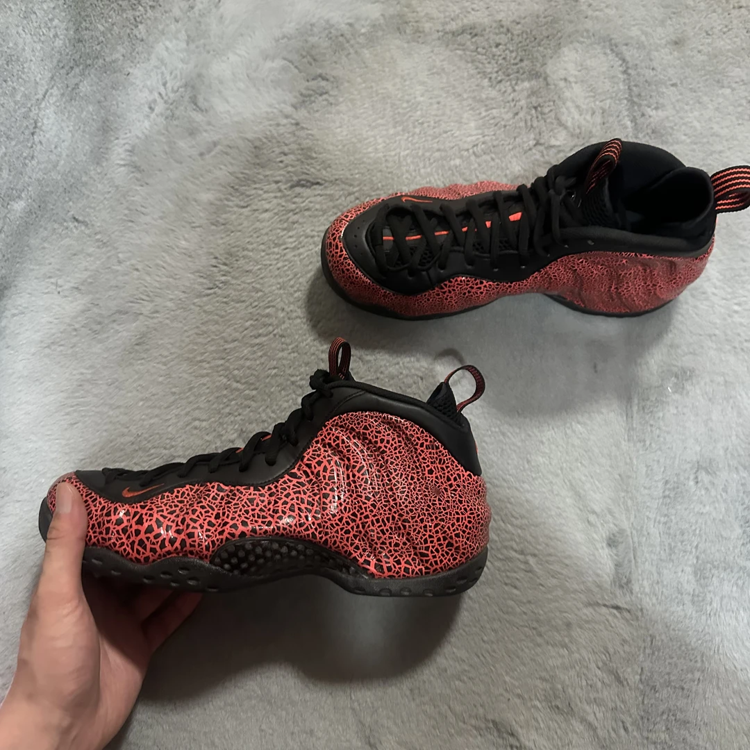 42.5码 Nike 熔岩喷 95新 鞋底磨损小 鞋面新 气垫好 中古篮球鞋