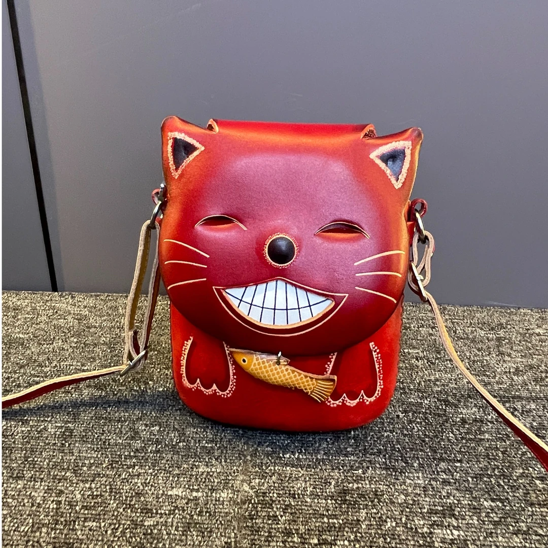 2025春夏新款头层牛皮小众时尚猫手机包潮牌手工手绘真皮女包挎包