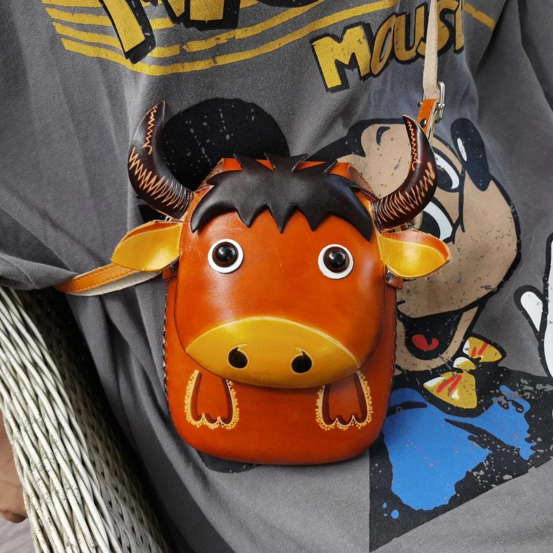 火牛牛头层牛皮真皮原创文艺复古女包手机包牛魔王生肖斜挎卡通包