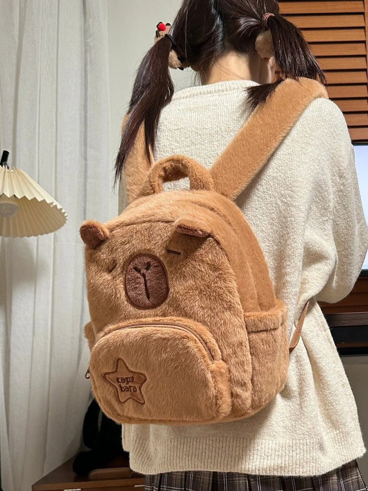 新款卡皮巴拉毛绒水豚双肩包可爱百搭毛毛包女卡通学生