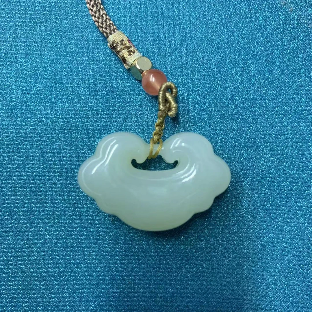 和田玉如意锁吊坠、山东官方库出、38614#  多样性发货、发其一