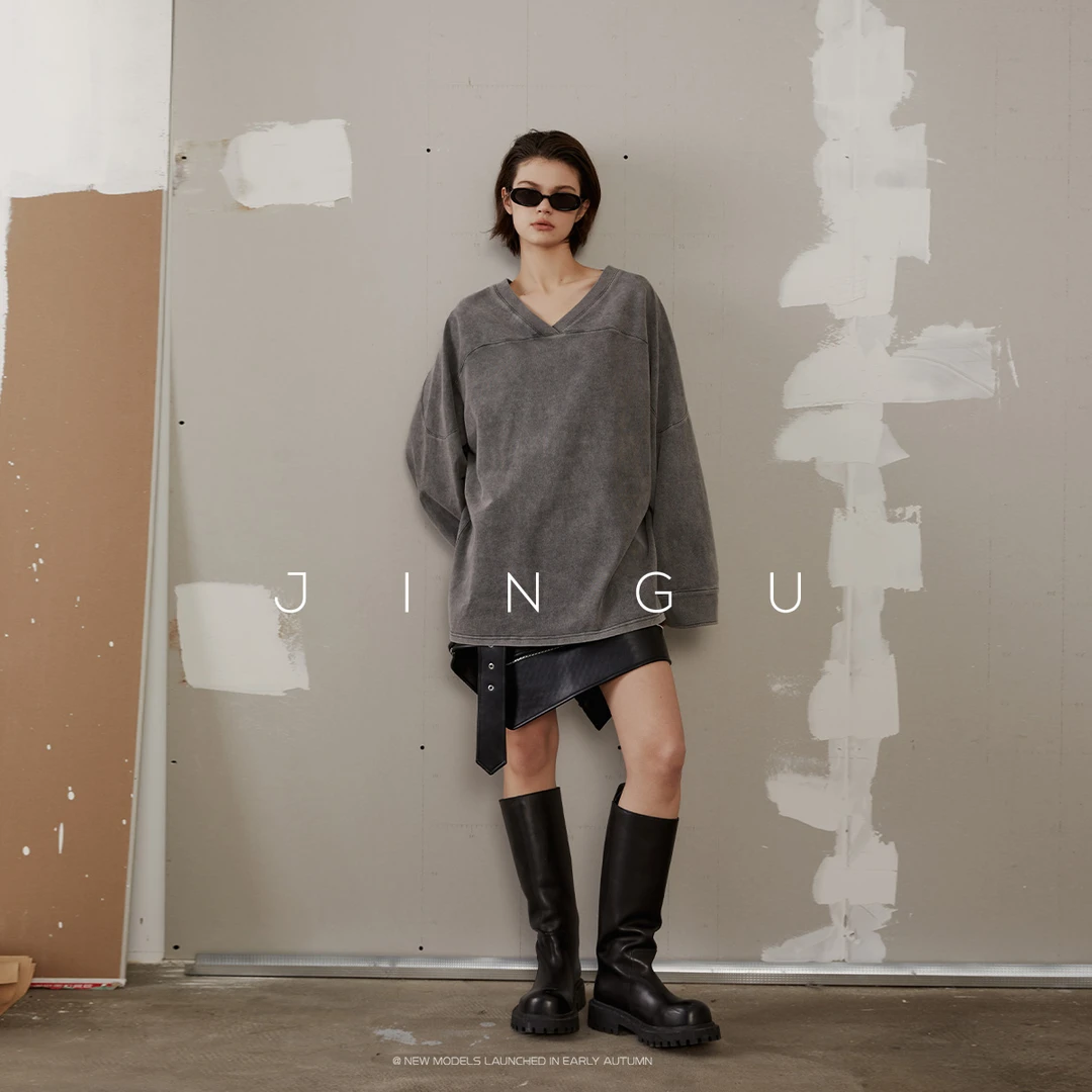JGGU晶咕黑标V领背后刺绣卫衣长袖打底宽松灰色圆领JG11230380