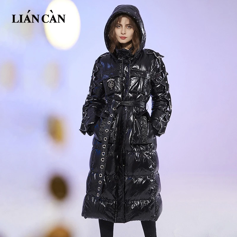 莲灿2024冬季新商场同款休闲装饰绣章连帽长款羽绒服71AW476001