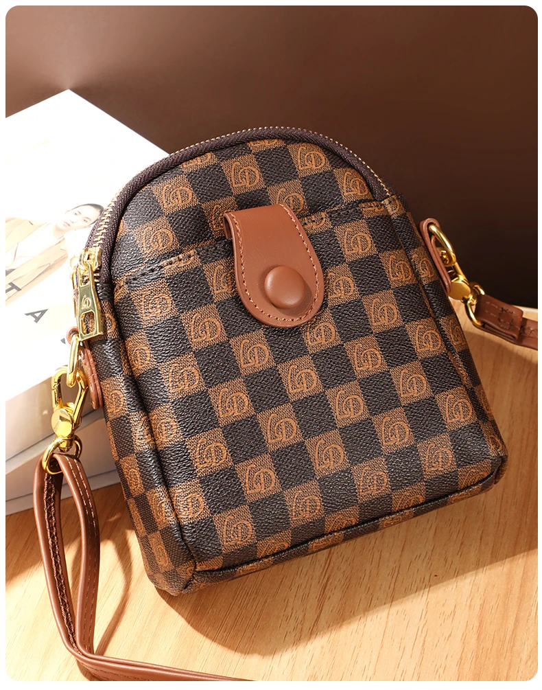 2024高级感棋盘格轻奢通勤女士手机包斜跨包