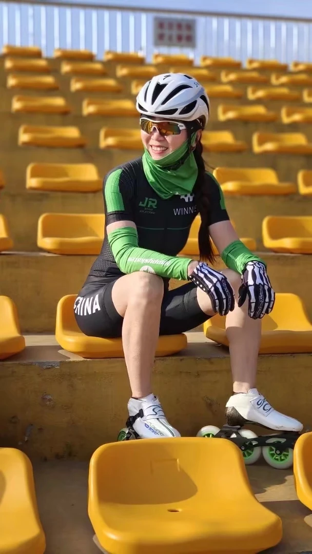 速滑夏季超轻儿童连体服男女同款户外溜冰男款女款春夏