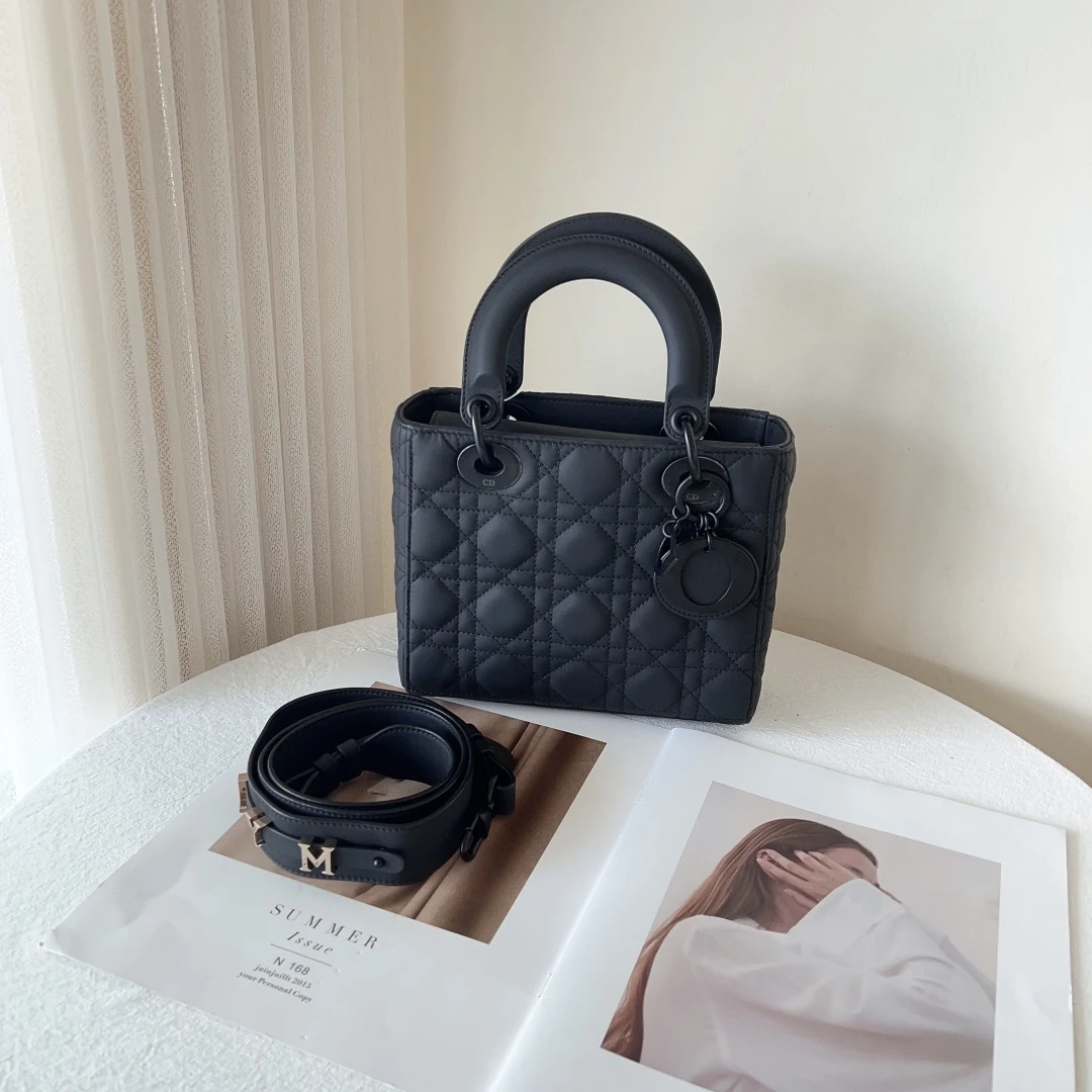 全新未使用 DIOR/迪奥 dior戴妃四格磨砂黑/优品