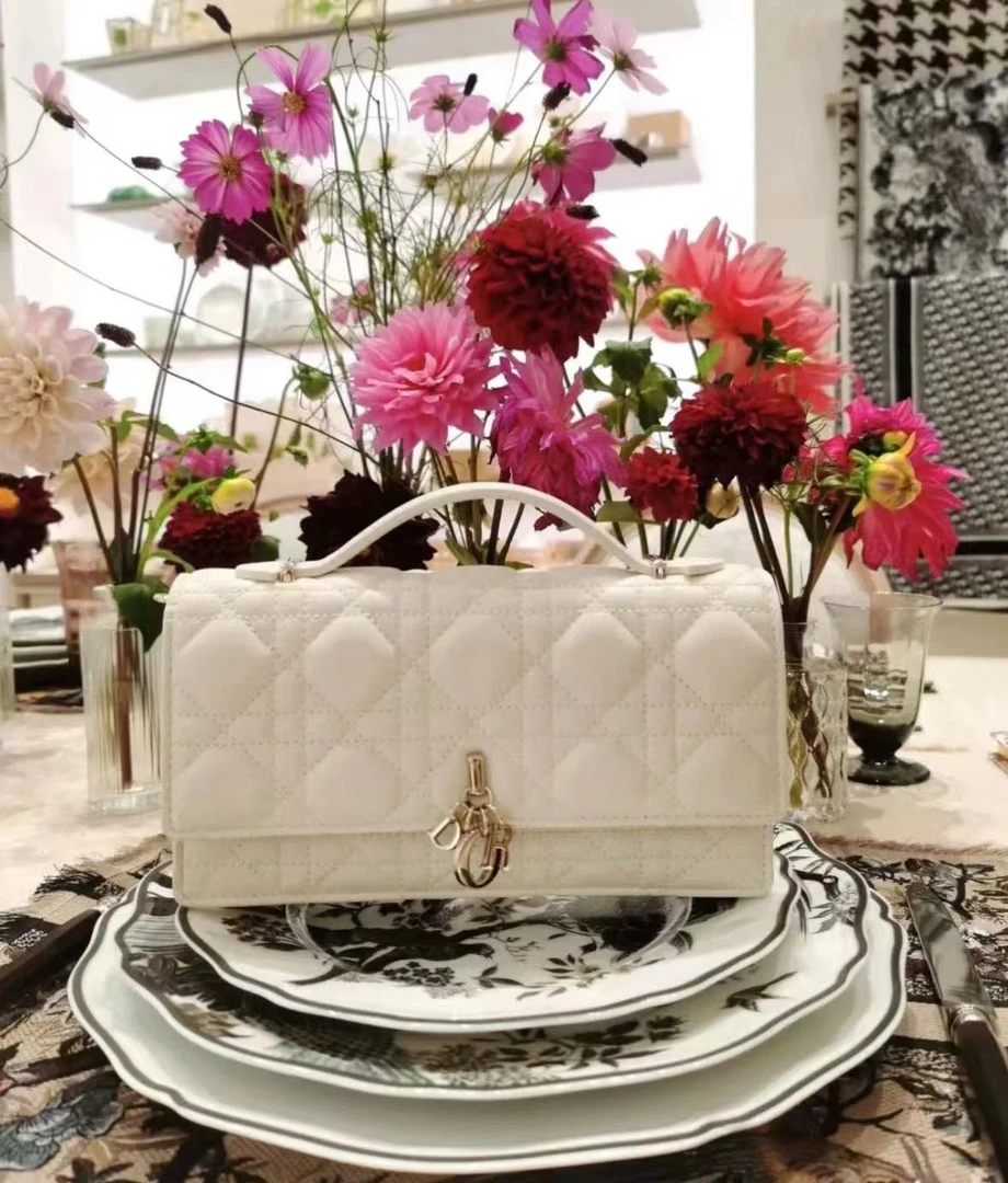 99新 DIOR/迪奥 dior lady链条包白色/优品