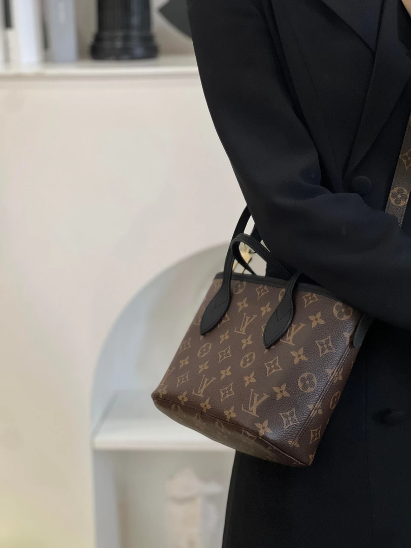 全新未使用 LouisVuitton/路易威登 neverfull bb双面黑色包/优选