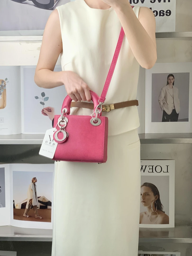 99新 DIOR/迪奥 戴妃三格玫红色蜥蜴皮钻扣logo/优品
