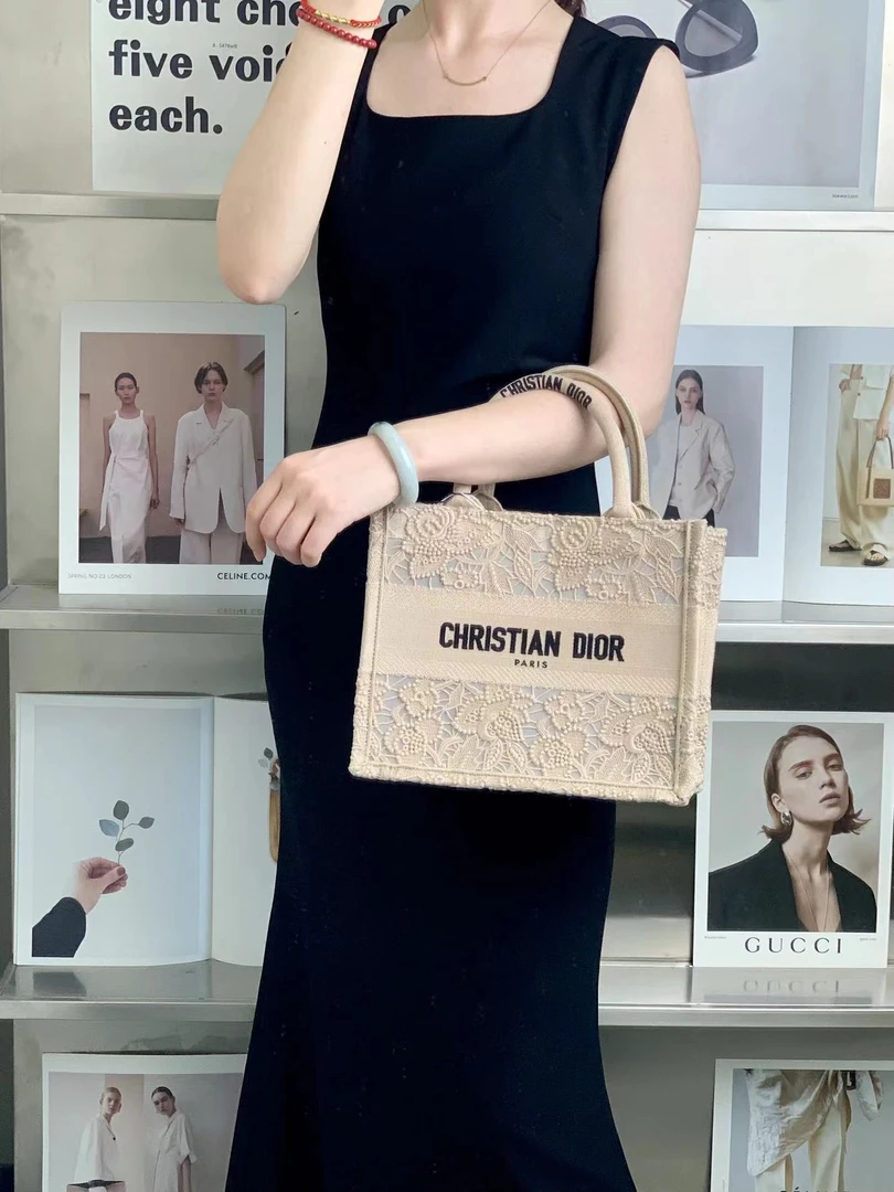 99新 DIOR/迪奥 dior tote小号花朵刺绣米色/优品