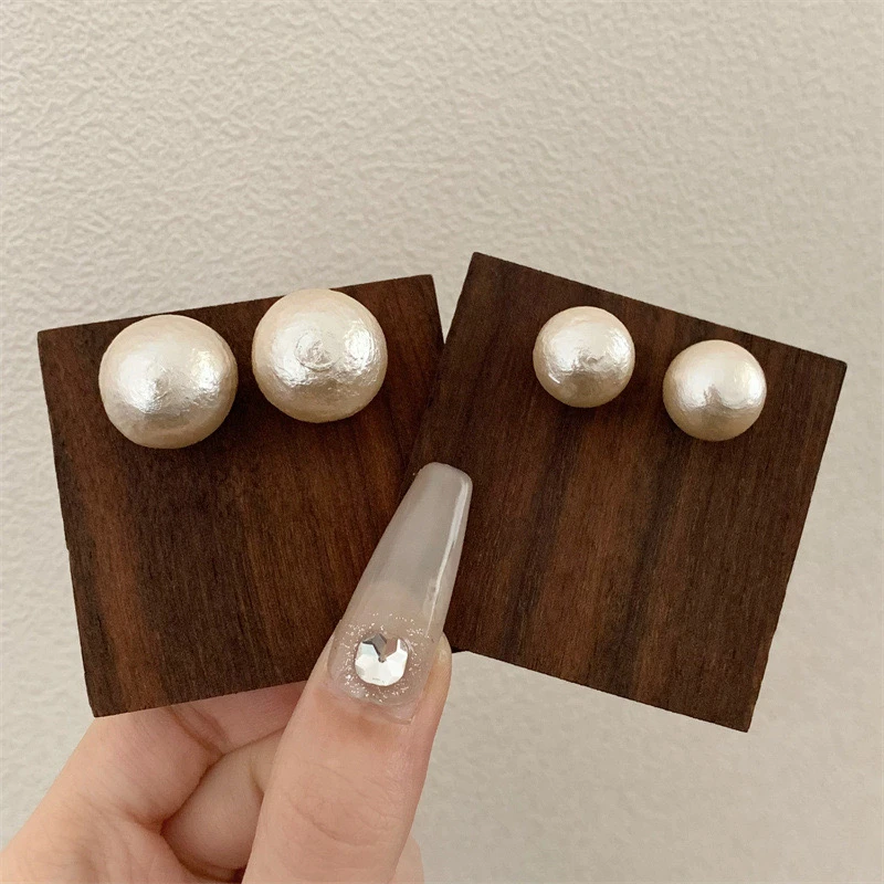 铜合金耳饰 百搭棉花珠气质耳钉简约时尚法式设计感温柔精致耳饰