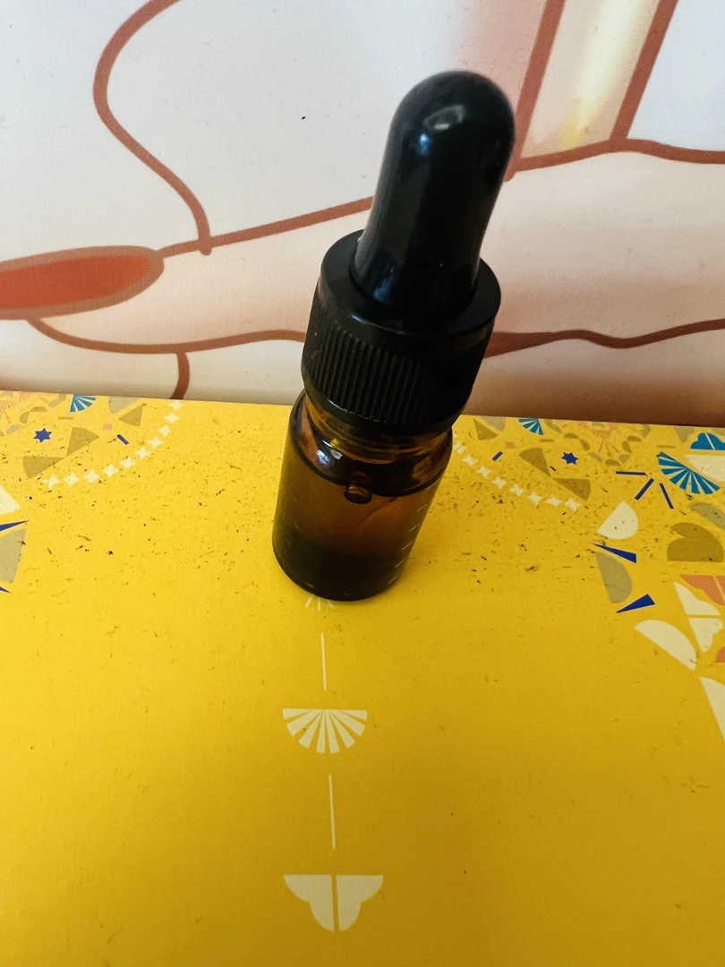 单瓶绿色精华油链接  小花瓶时尚个性