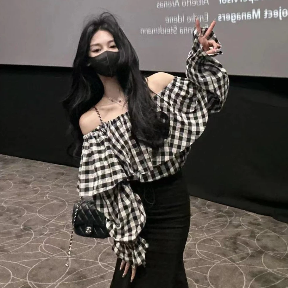 2024早春新款格子荷叶领一字肩吊带上衣黑色包臀鱼尾半身裙套装女
