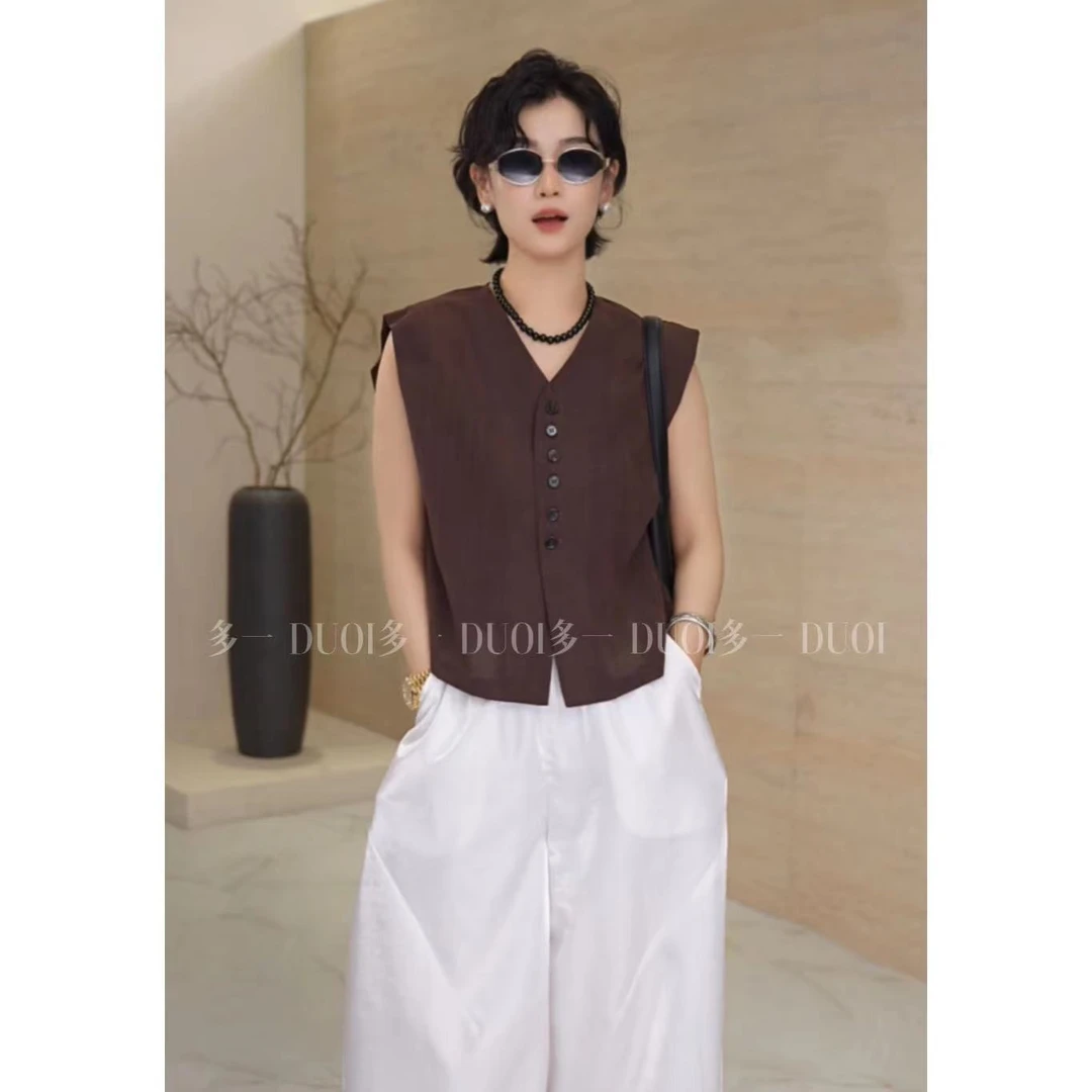 多一"白瓷"2024夏季别致V领单排扣设计高级感显瘦透气遮肉上衣