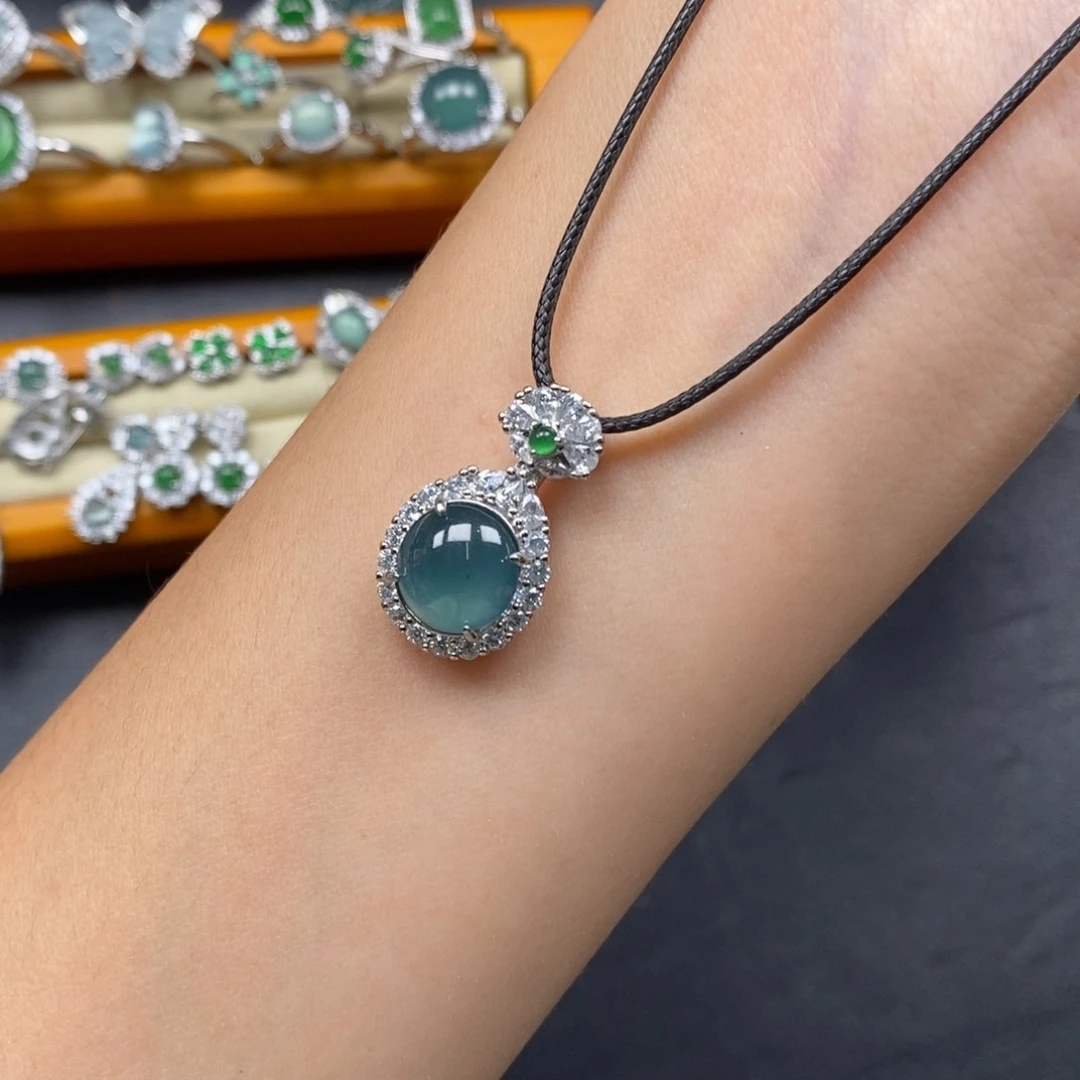 翡翠颈饰未镶嵌翡翠