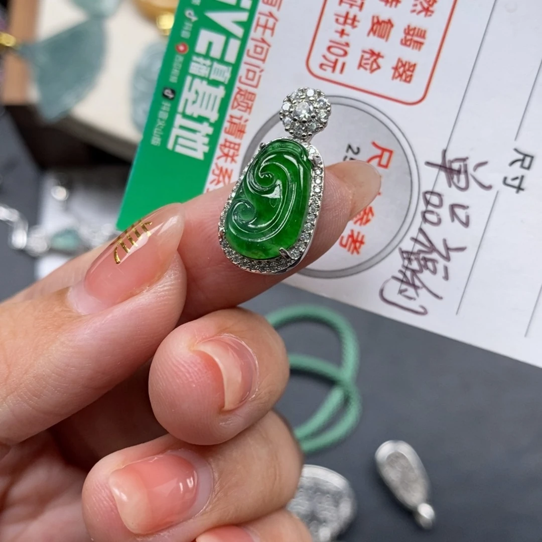 翡翠颈饰未镶嵌翡翠