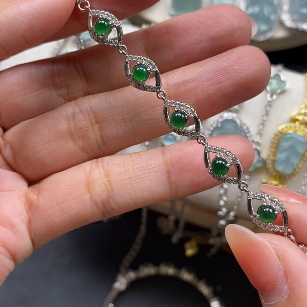 翡翠颈饰未镶嵌翡翠