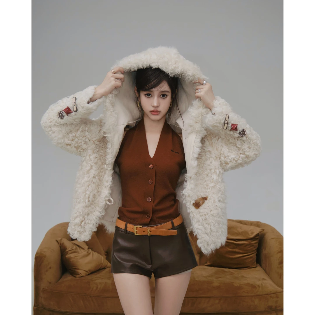 “Winter Romance”卷小羊童趣牛角扣提格拉多皮毛一体外套SC20743