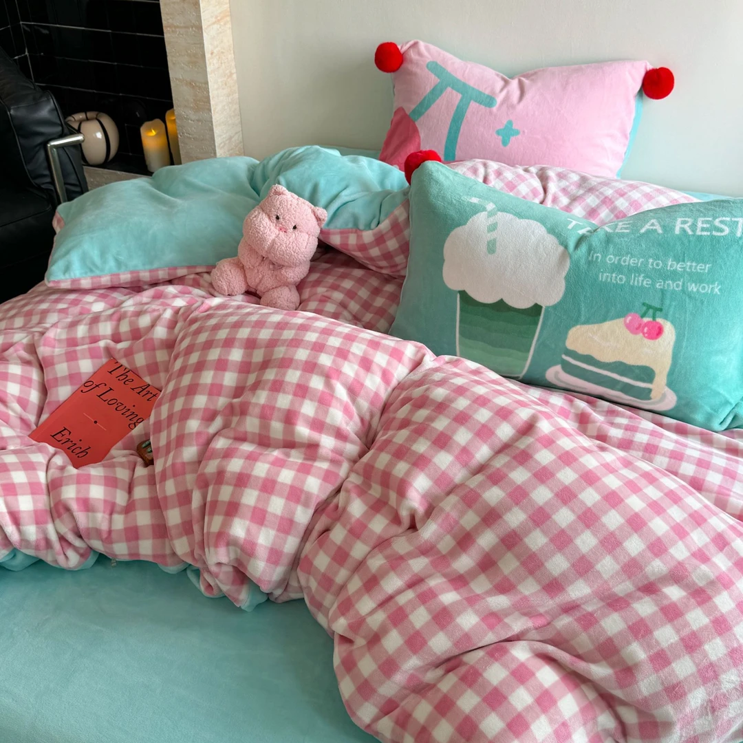 Heart Island【百变小樱】A类加厚牛奶绒超柔软可爱毛球格子四件套