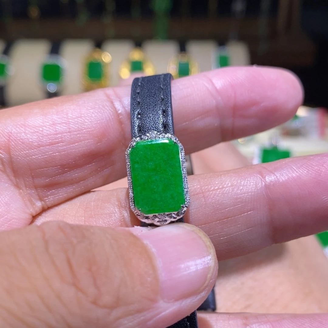 【闪购商品】翡翠颈饰18K金镶嵌表款