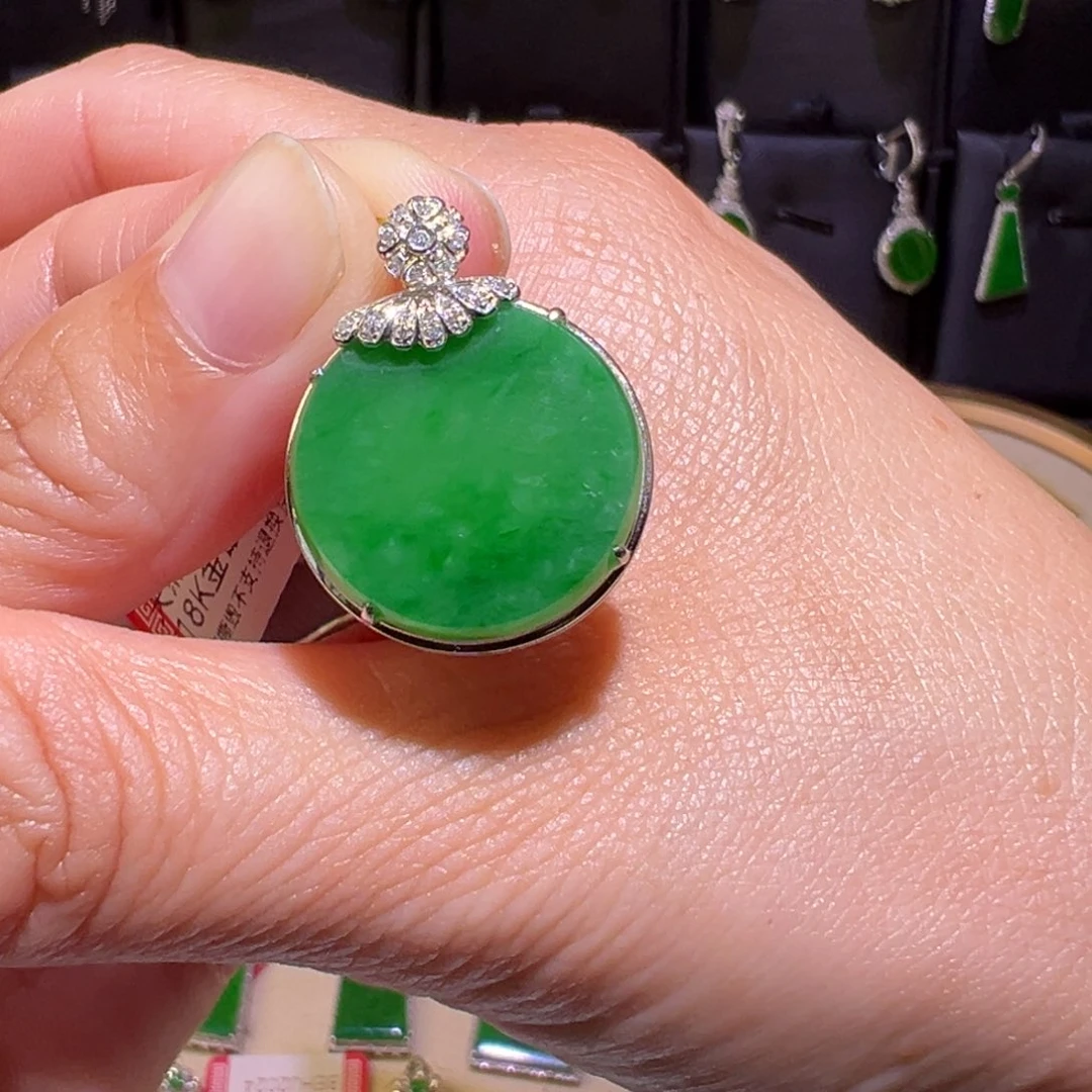 翡翠颈饰18K金镶嵌吊坠