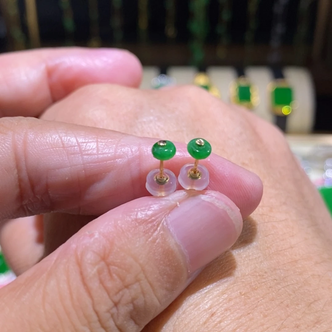 【闪购商品】翡翠颈饰18K金镶嵌耳钉