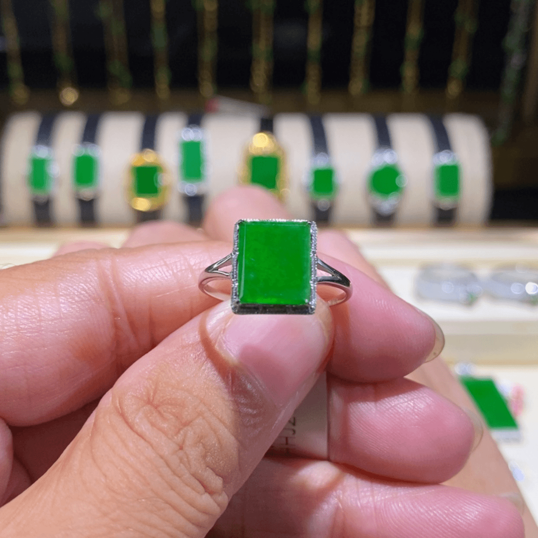 【闪购商品】翡翠颈饰18K金镶嵌戒指