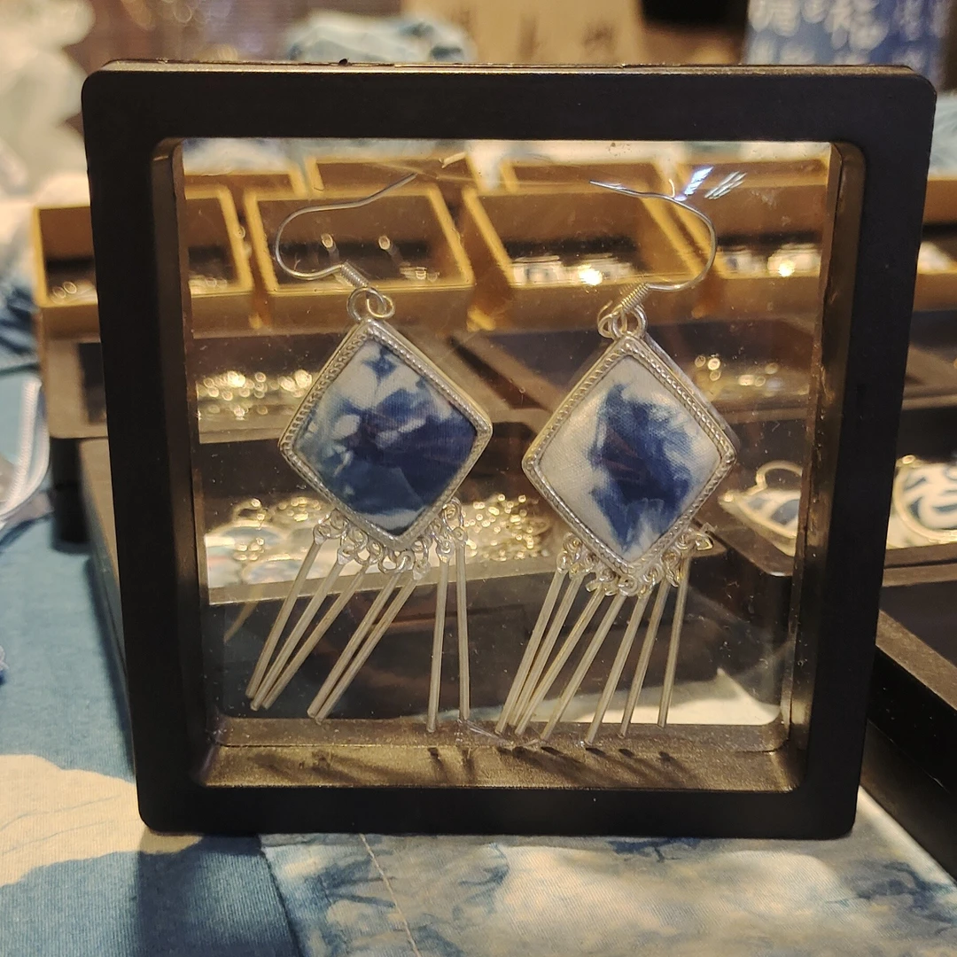 蜡染扎染布嵌苗银耳坠，diy耳坠，贵州苗银耳坠