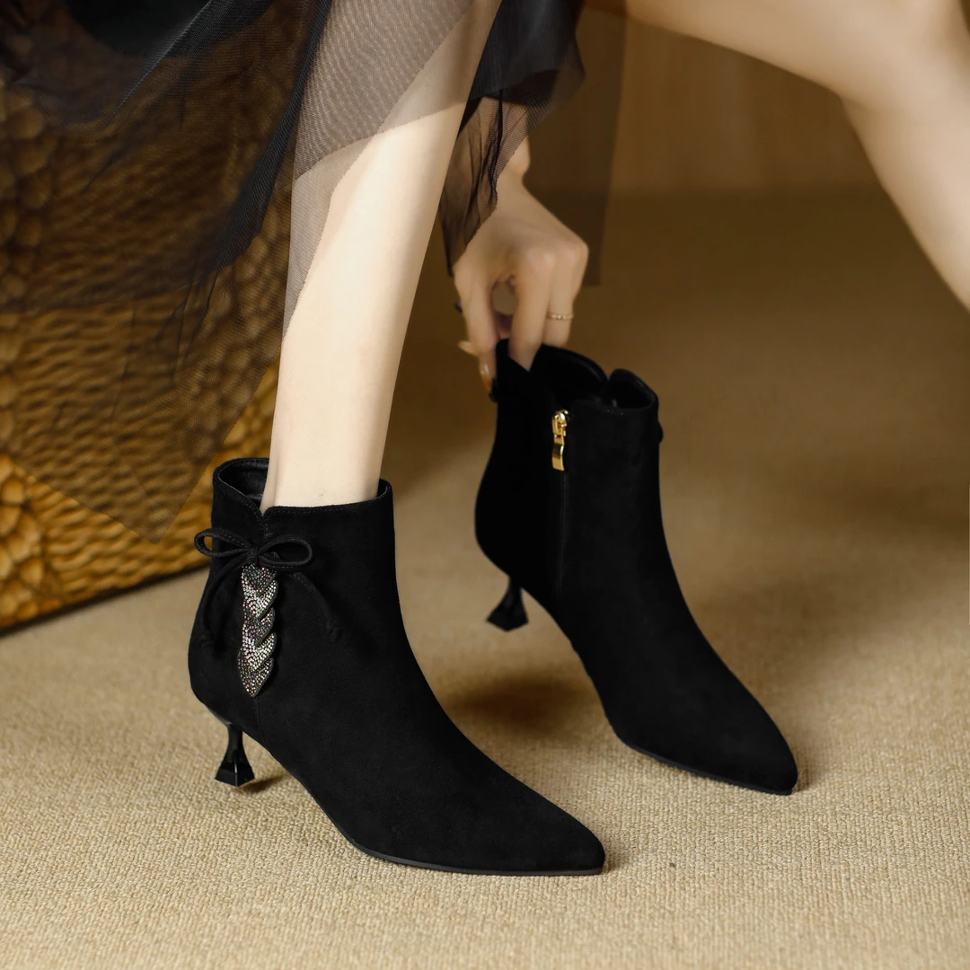 蝴蝶结水钻时尚秋冬季2024新款细跟性感尖头高跟百搭气质小众短靴