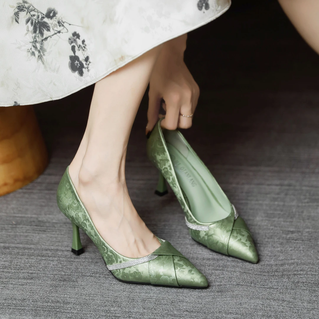 新中式2024春秋季国风新款尖头水钻精致气质细跟高跟百搭浅口单鞋