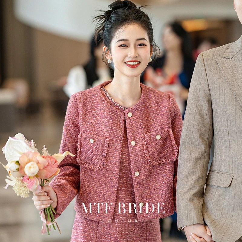 满庭芳粉色小香风套装裙2025新款女秋冬外套两件套新娘领证订婚服