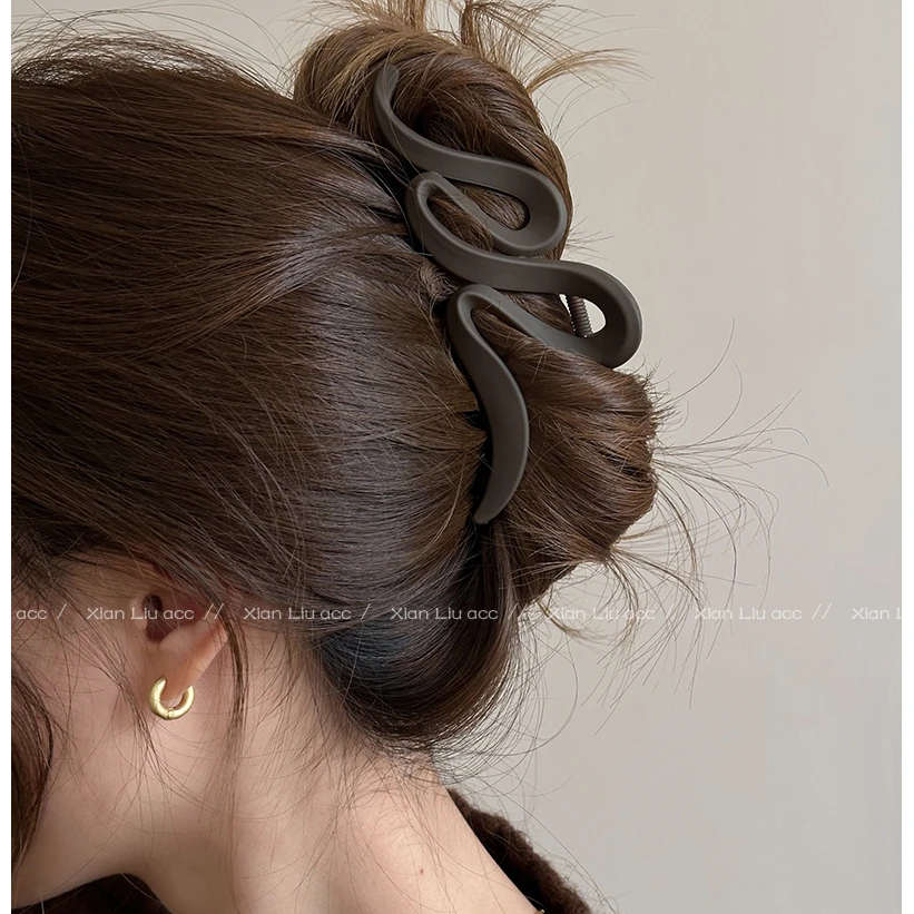秋冬波浪磨砂夹头发美拉德抓夹女2023新款大号发夹后脑勺鲨鱼夹子